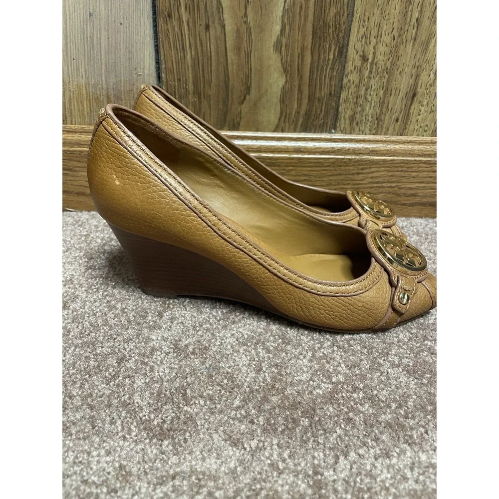 Tory Burch Women's Leather Open Toed Wedged heel Camel Gold‎ TB Logo Size 6.5